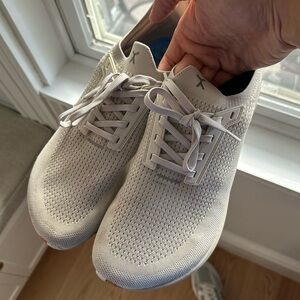 Flux footwear - Adapt Runner - Men 10.5, Sand color. Great condition no insoles